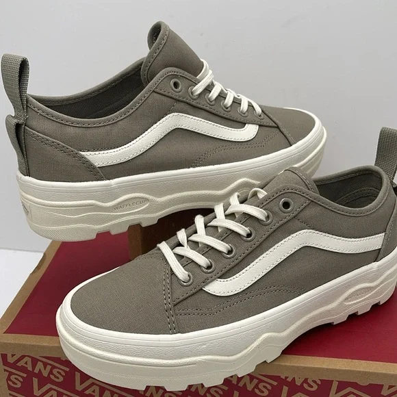 Vans WMNS Sentry Old Sko
Overland Trek
VN0A5KR3BLV
Sneakers - Picture 10 of 16
